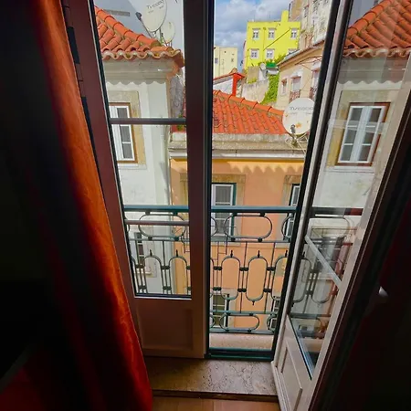 2 Bedroom, 2 Bathroom Apartment - Travessa Da Madalena-3